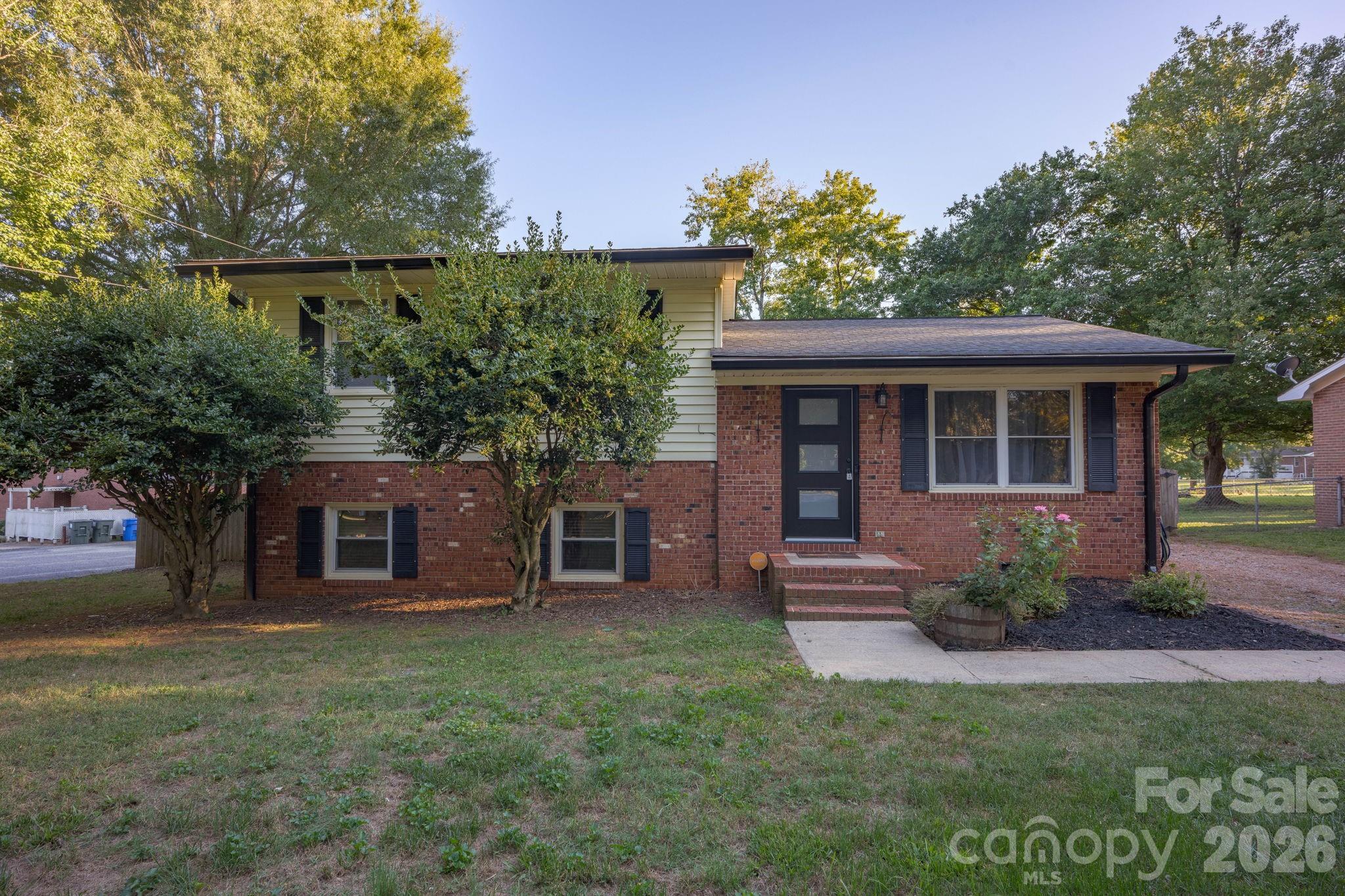 827 Brookwood Drive