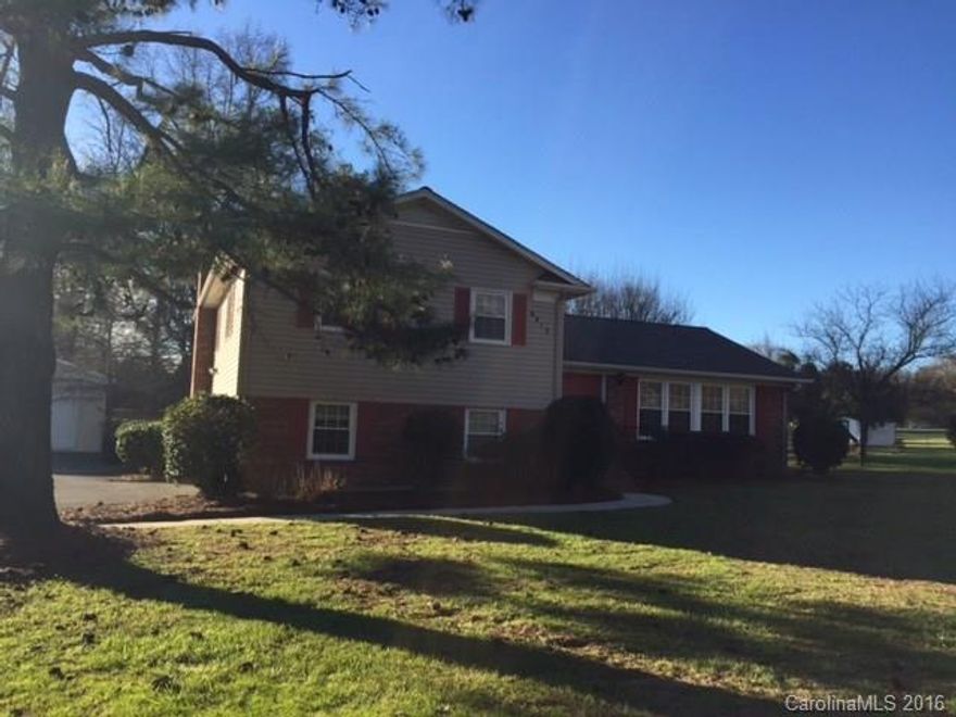 Beautiful Home in Farmwood on over 1 Acre Lot! 2 Car attached garage plus 2 car detached garage! Huge Fenced Backyard! Sunroom! 4 bedrooms, 2.5 baths, and offers 2288 square feet of comfortable living space. This composed home is professionally managed and well maintained. Available to lease today.