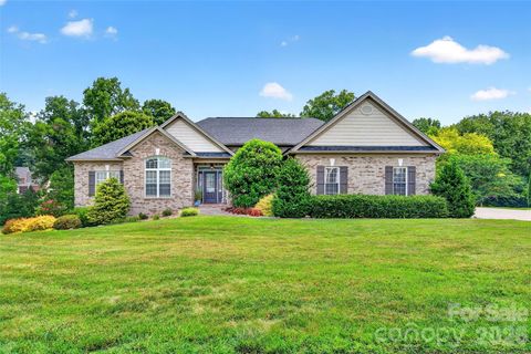 Photo of 1136 Fox Chase Drive, Newton, NC 28658 (MLS # 4398902)