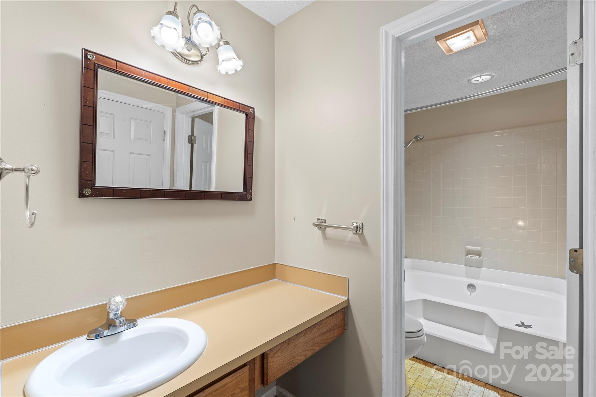 Harris Lake - Residential