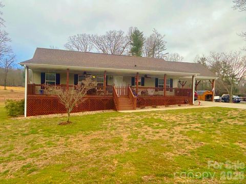 124 Hood Heights Hendersonville NC 28739