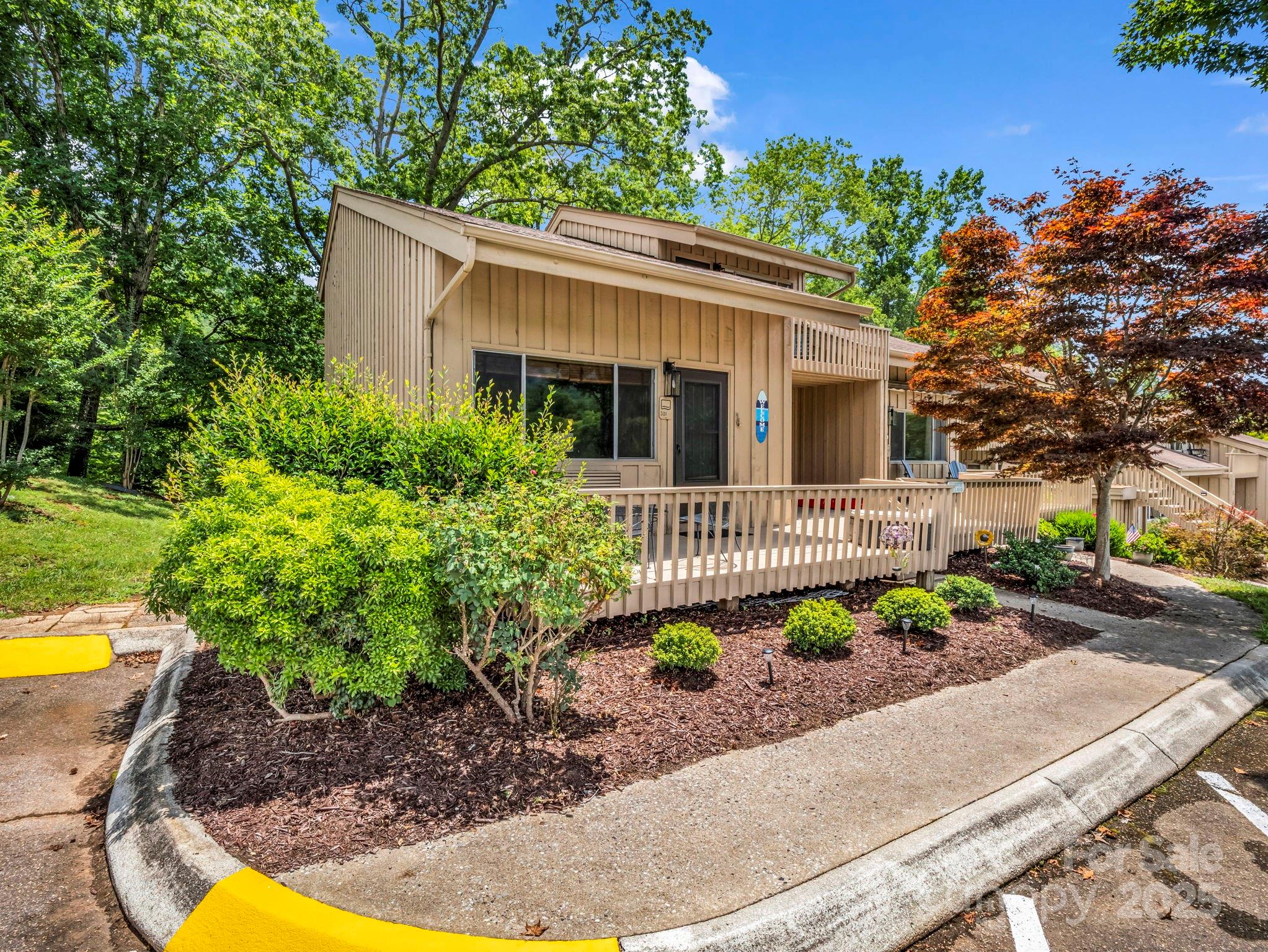 140 West Lake Drive 301