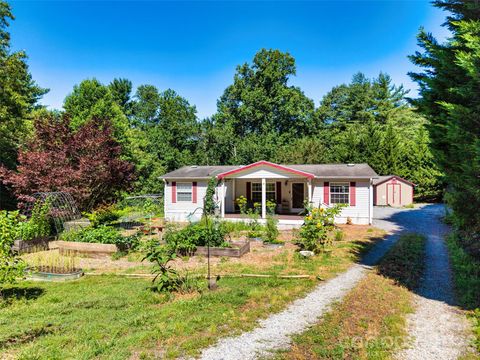 Photo of 435 McMinn Road, Hendersonville, NC 28792 (MLS # 4386081)