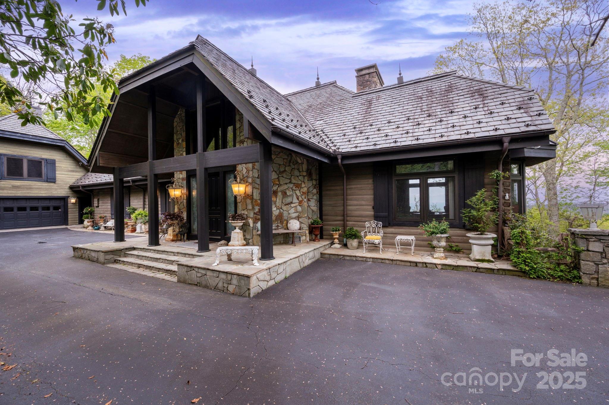 1052 Toxaway Drive