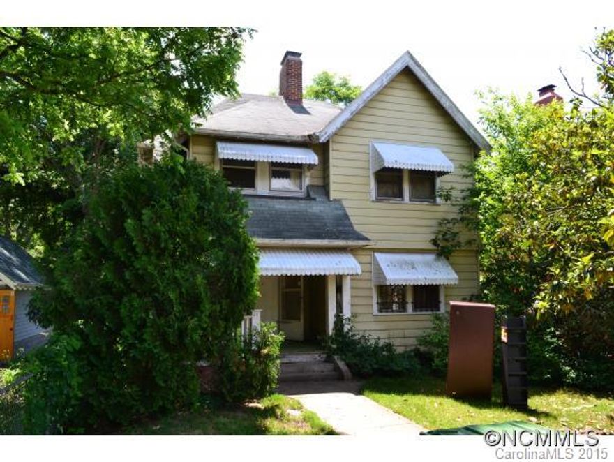 Fixer upper in Montford Historic District.  Be cautious showing until tenant garbage left behind is cleaned away beginning next week. Good amount of square footage, and just blocks from Downtown.