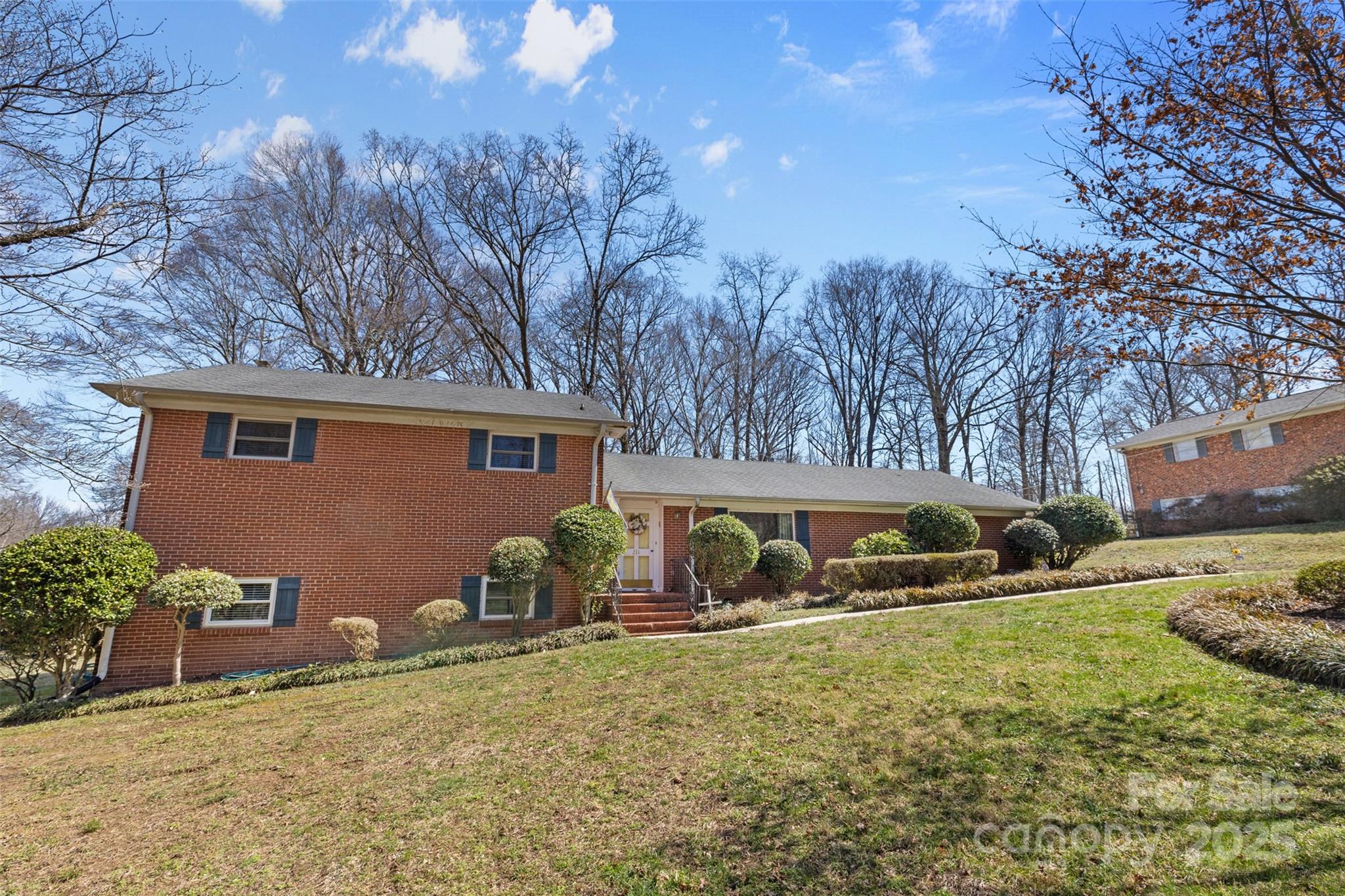 211 Kingsway Circle
