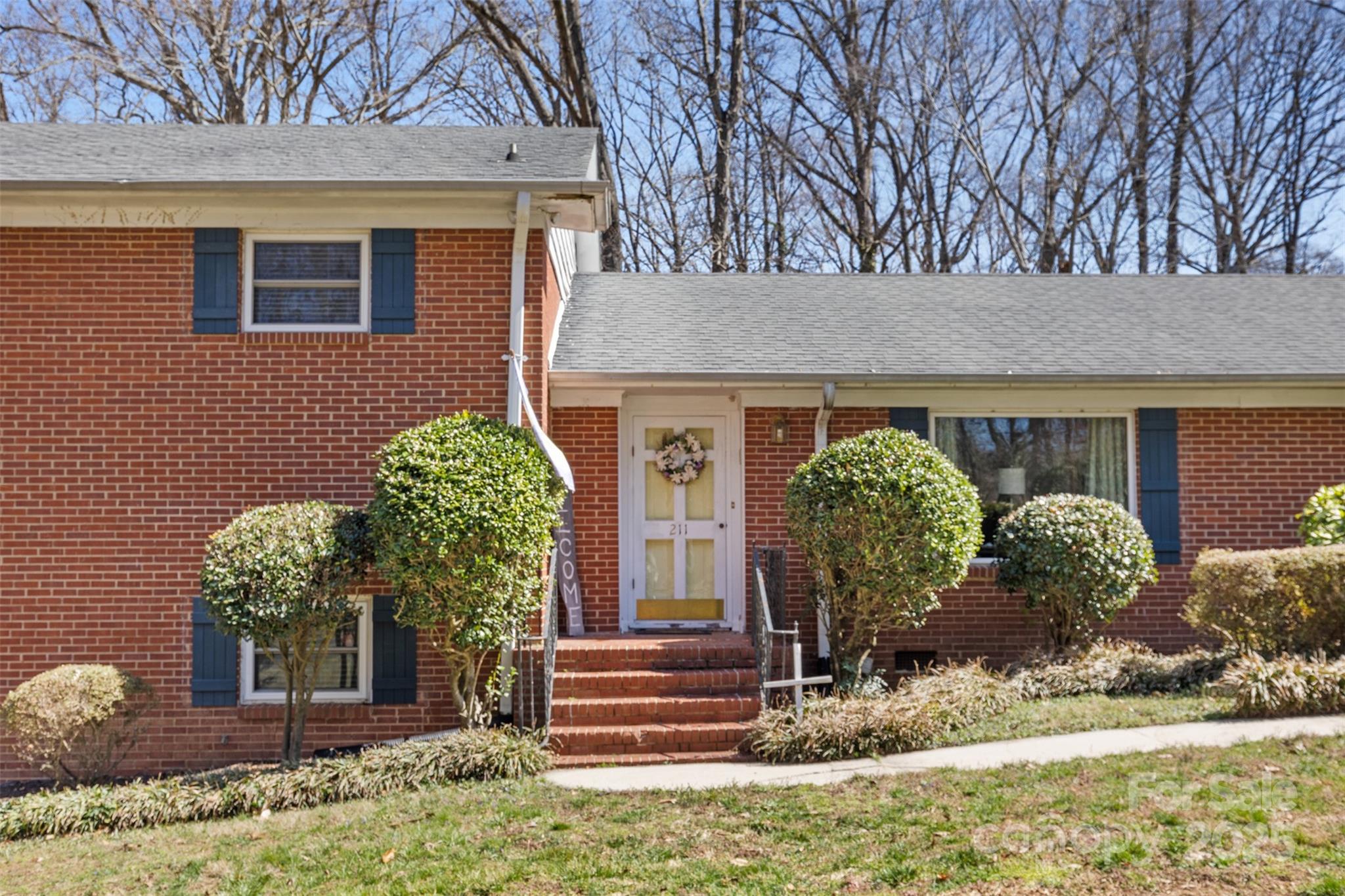 211 Kingsway Circle