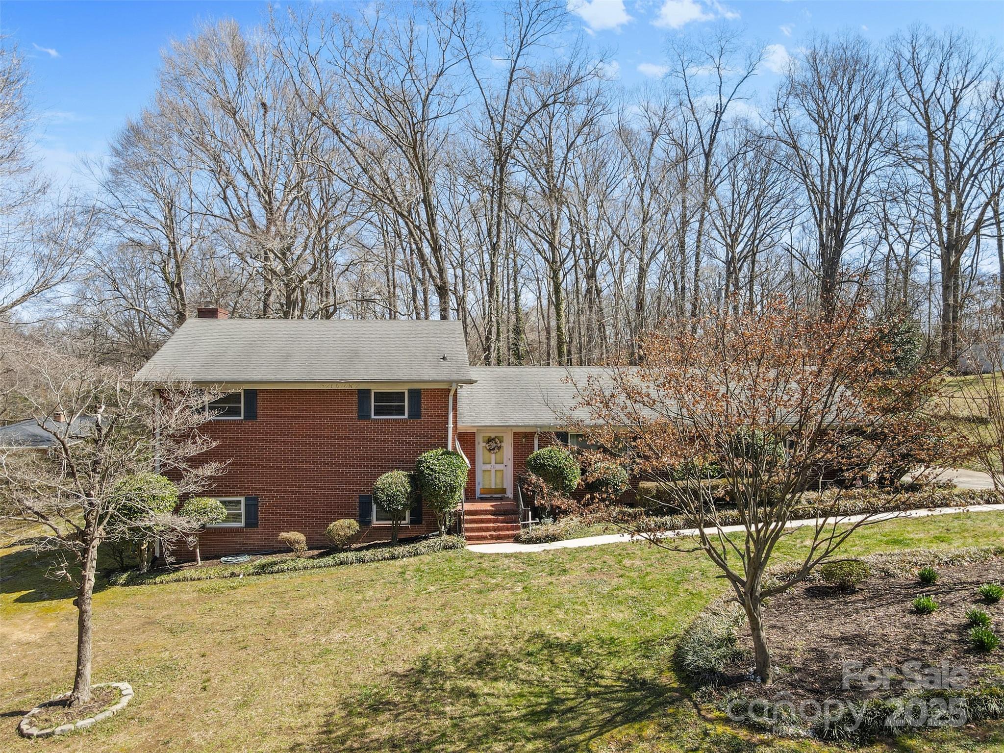 211 Kingsway Circle