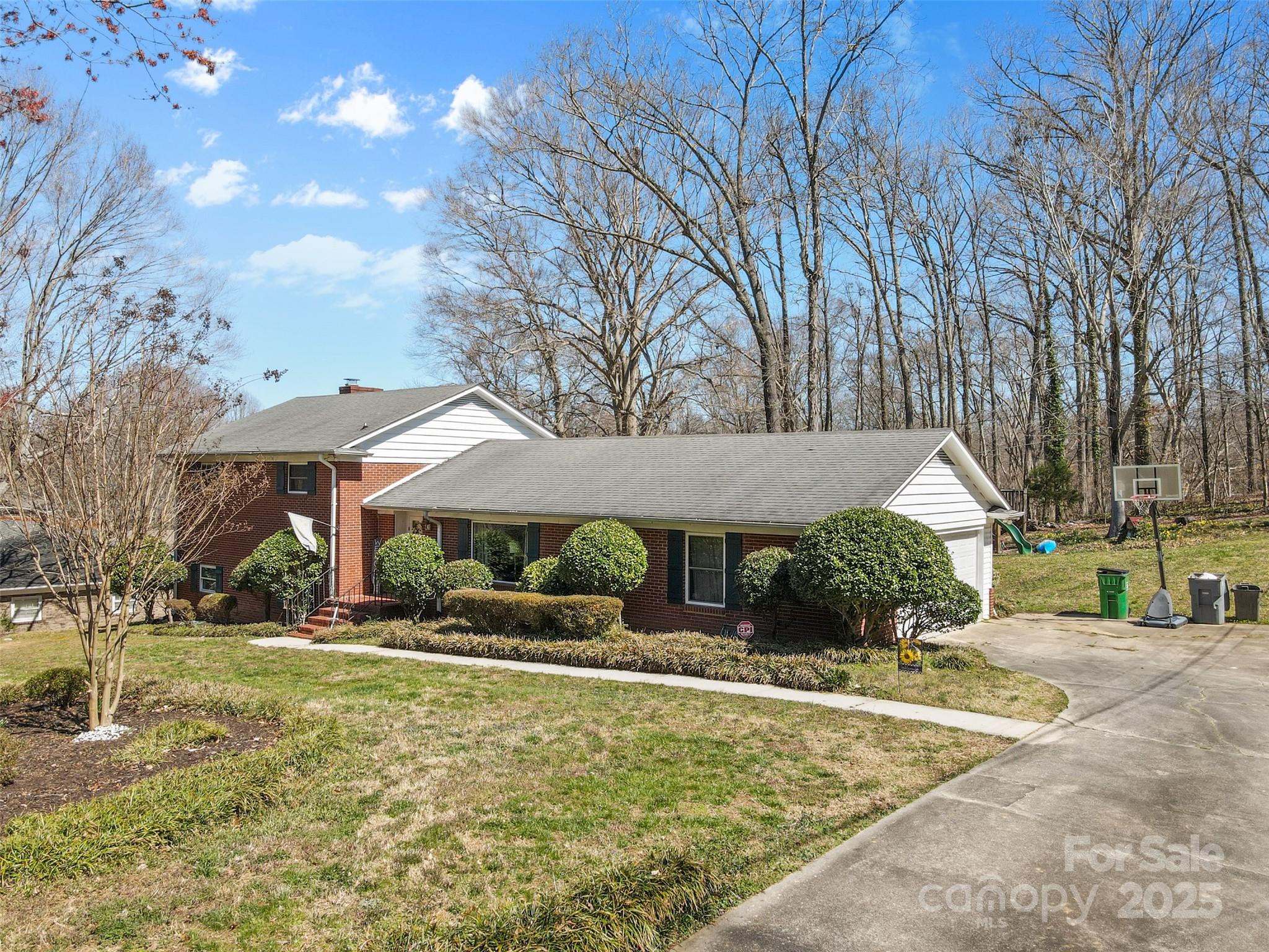 211 Kingsway Circle