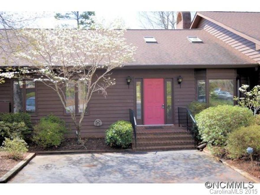 Lovely Hunting Country Trails Townhome at a great price! 3BD/2BA with fireplace, vaulted ceilings and combo dining /living room. Sliding doors lead to long balcony for lots of sunlight. Kitchen w/ spacious eat-in area. Large master with dble sink vanity. Downstairs partially finished ready to be completed into family room and or guest room. Priced to sell fast!