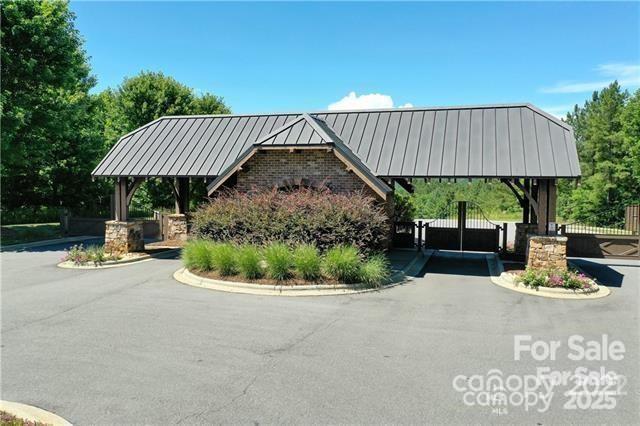 200 E Settings Boulevard NW 63