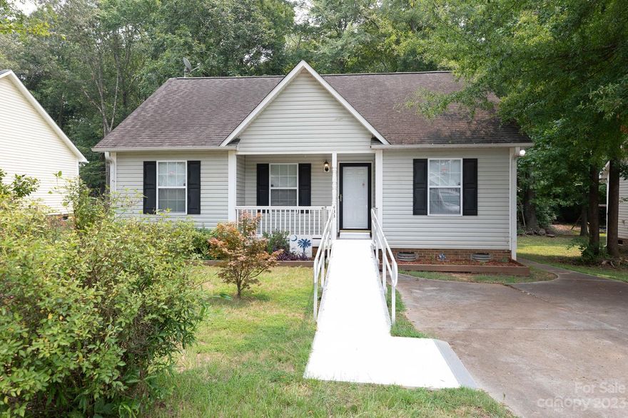 Must see home in Rock Hill!  Great open floor plan w/vaulted ceilings.  3 spacious bedrooms and 2 full baths. Easy access to I-77.