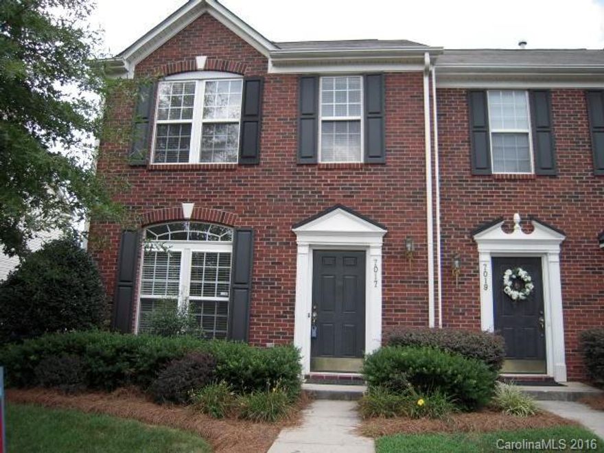 Town home available for rent  near University Area 3 Bedroom 2 Ba. with all appliances included with washer&dryer,water included. Easy access to shopping and dining near University Area.
Minutes from Ikea & Super Walmart, and easy access to I-85 and Uptown Charlotte