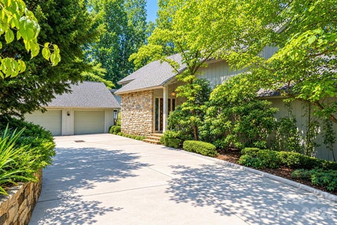Photo of 955 19th Avenue NW, Hickory, NC 28601 (MLS # 4420460)