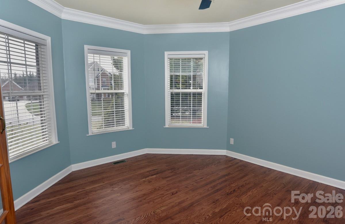 1203 Edgewater Court