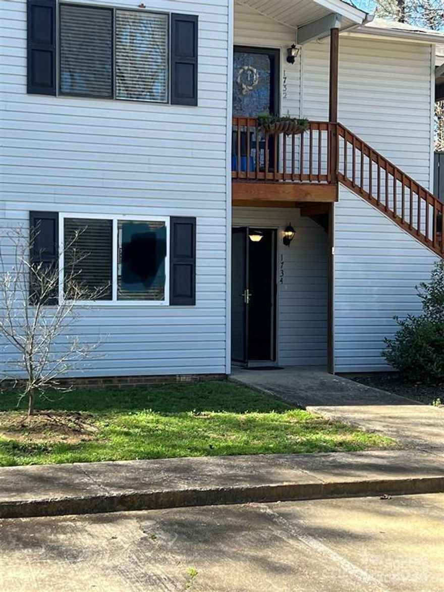 Great location!!! . This well maintained community located off of Celanese Rd. Less than a mile from Rock Hill Medical Plaza. The condo has a lot to offer anyone looking for a move in ready place easily accessible first floor unit with a quaint porch located on the side of property.  This is a ground level unit with plenty of shopping, restaurants and much more in the vicinity. All appliances included. Great community ,excellent property for investors.
2 Reserved Parking Spots as well as visitors parking.