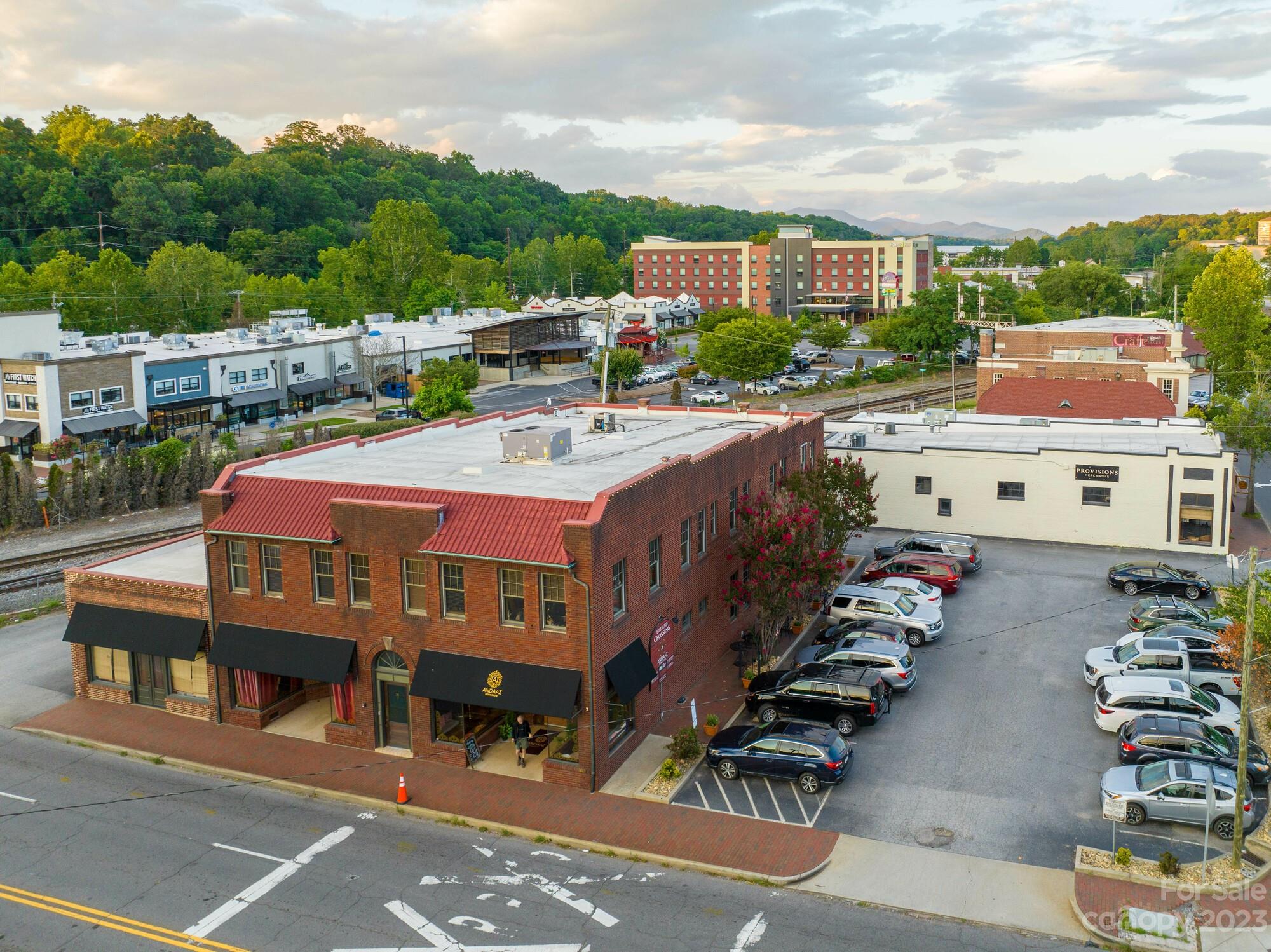 28 Hendersonville Road