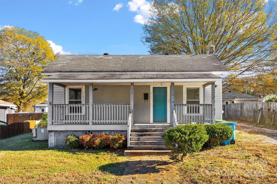 A very well placed home within walking distance to Main Street where you will find lots of restaurants and shopping alike. Located on a quiet street in the heart of Fort Mill, this home is a great purchase for someone looking to put in a little work in order to maximize its potential. This home is being sold AS-IS.