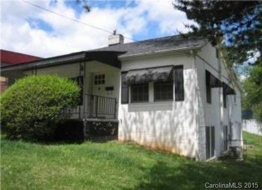 This home has 3 bedrooms and 1 full and 2 half bathrooms. Huge yards surround the home, great for outdoor activities. Beautiful hardwood floors run throughout. Easy access to I-85 and Freedom Drive.