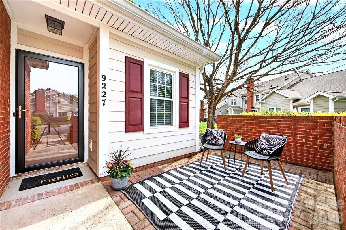 9227 N Vicksburg Park Court