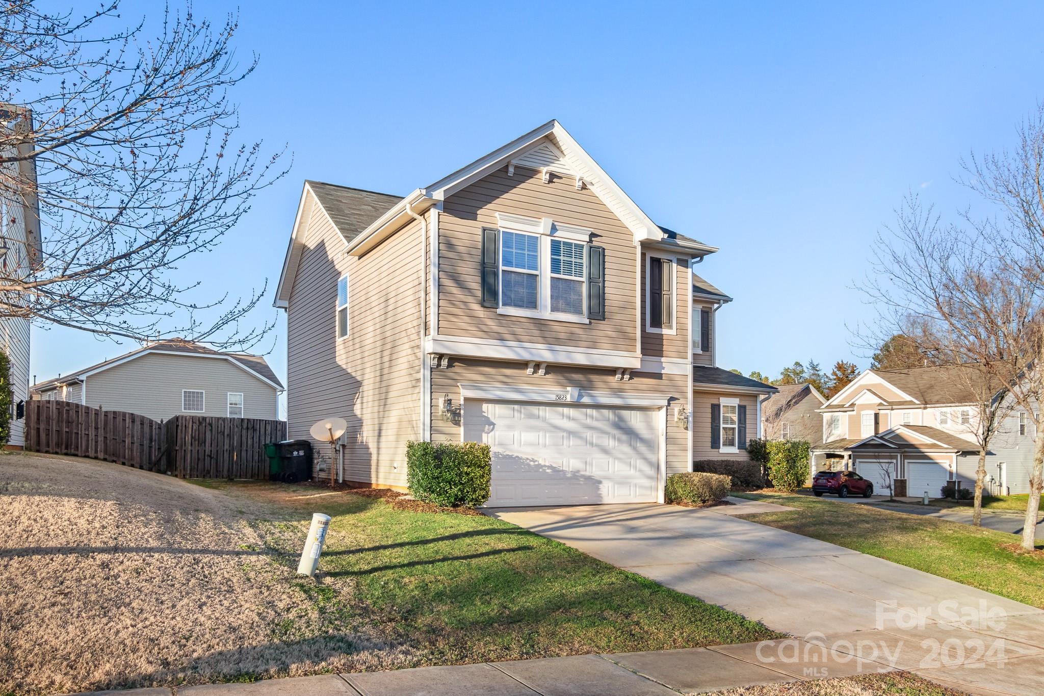 Hamilton Lakes - Residential