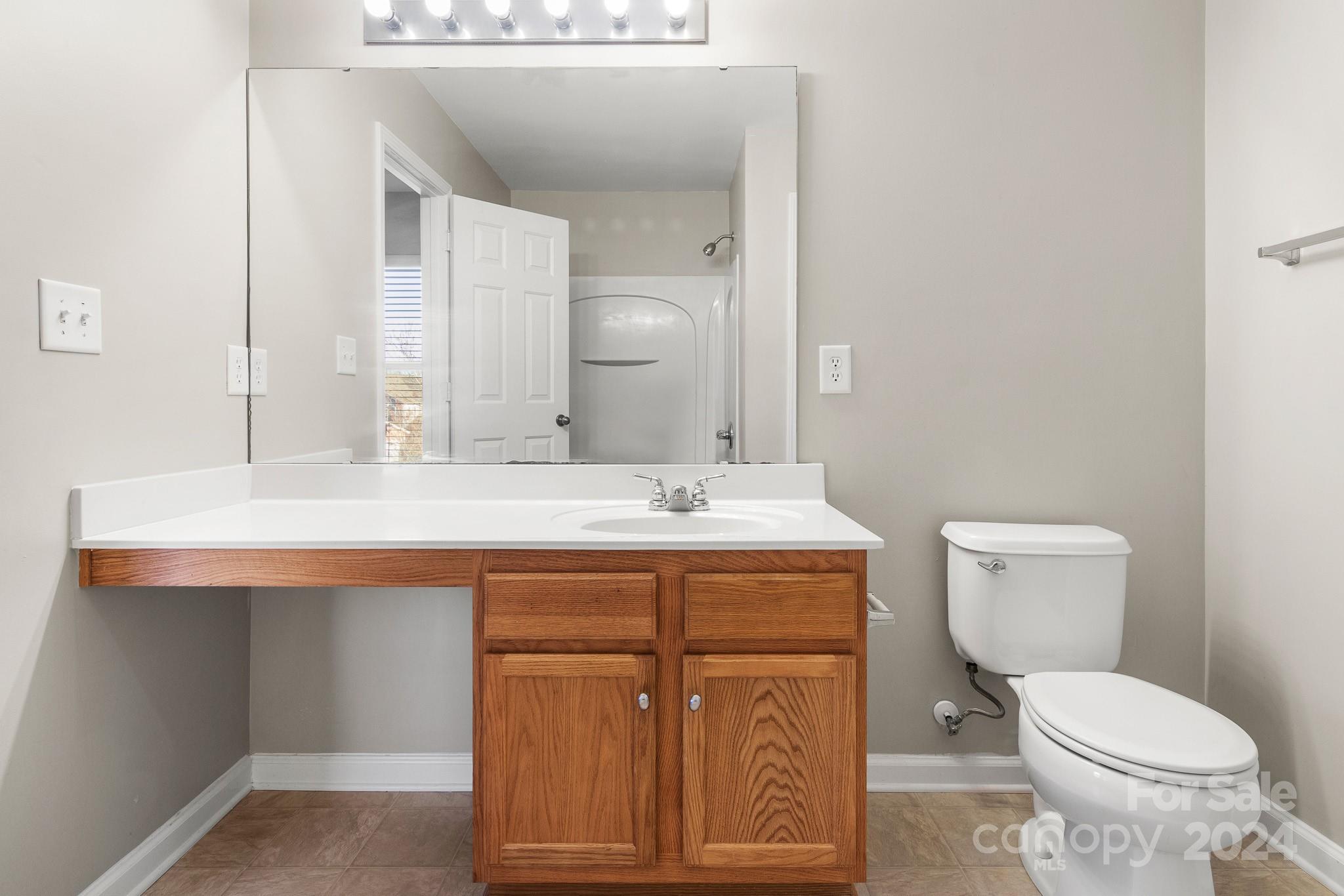 Hamilton Lakes - Residential