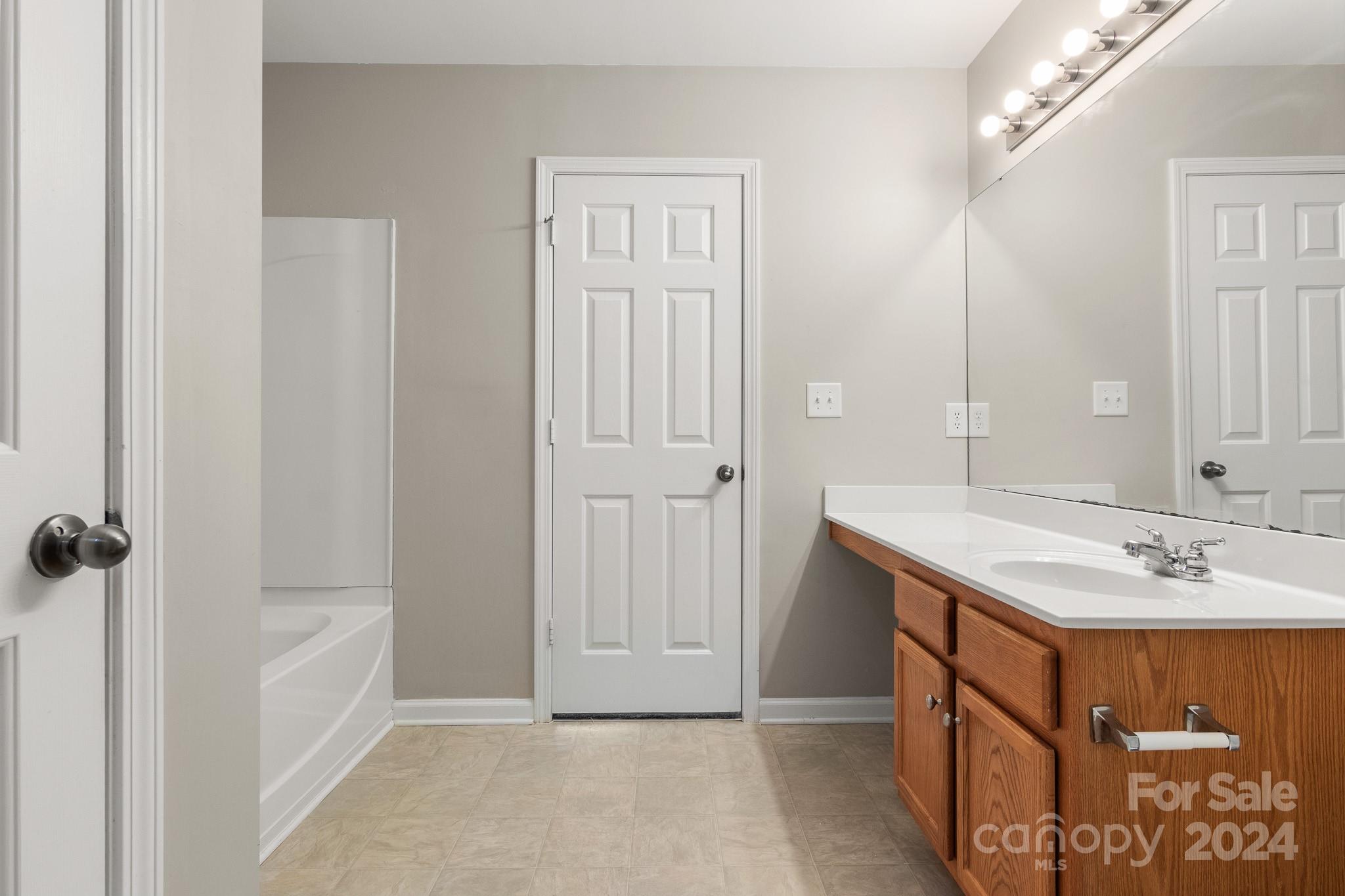 Hamilton Lakes - Residential