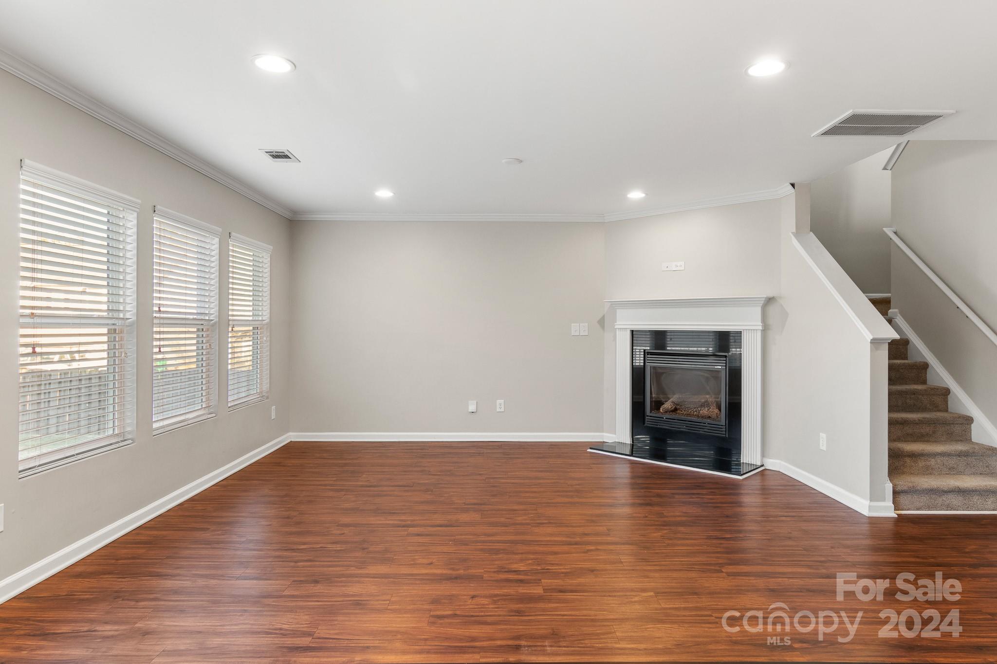 Hamilton Lakes - Residential