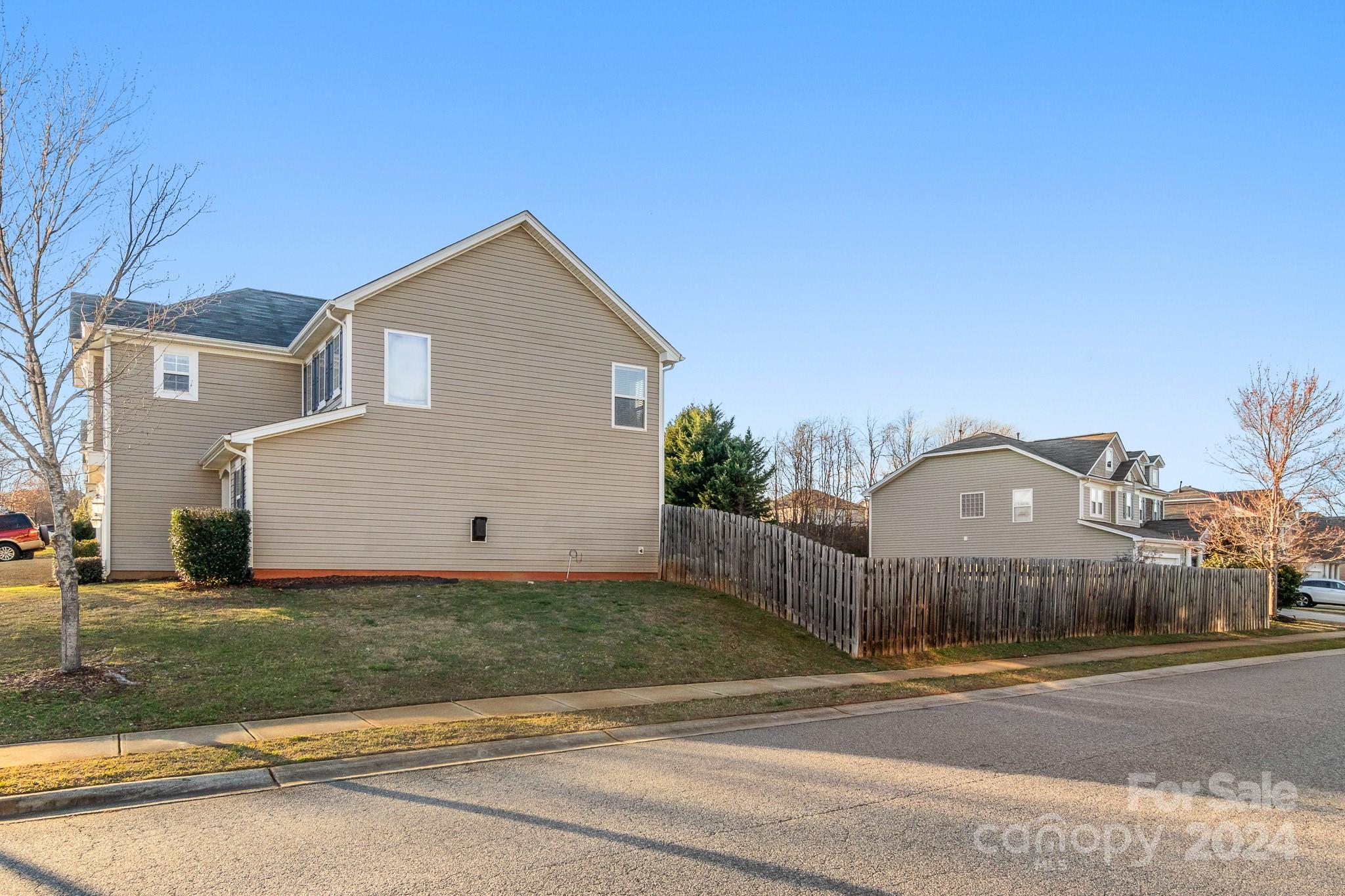 Hamilton Lakes - Residential