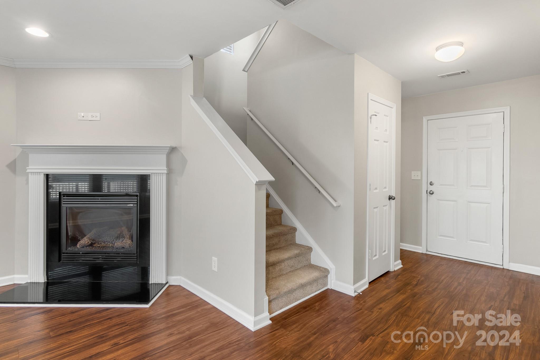 Hamilton Lakes - Residential