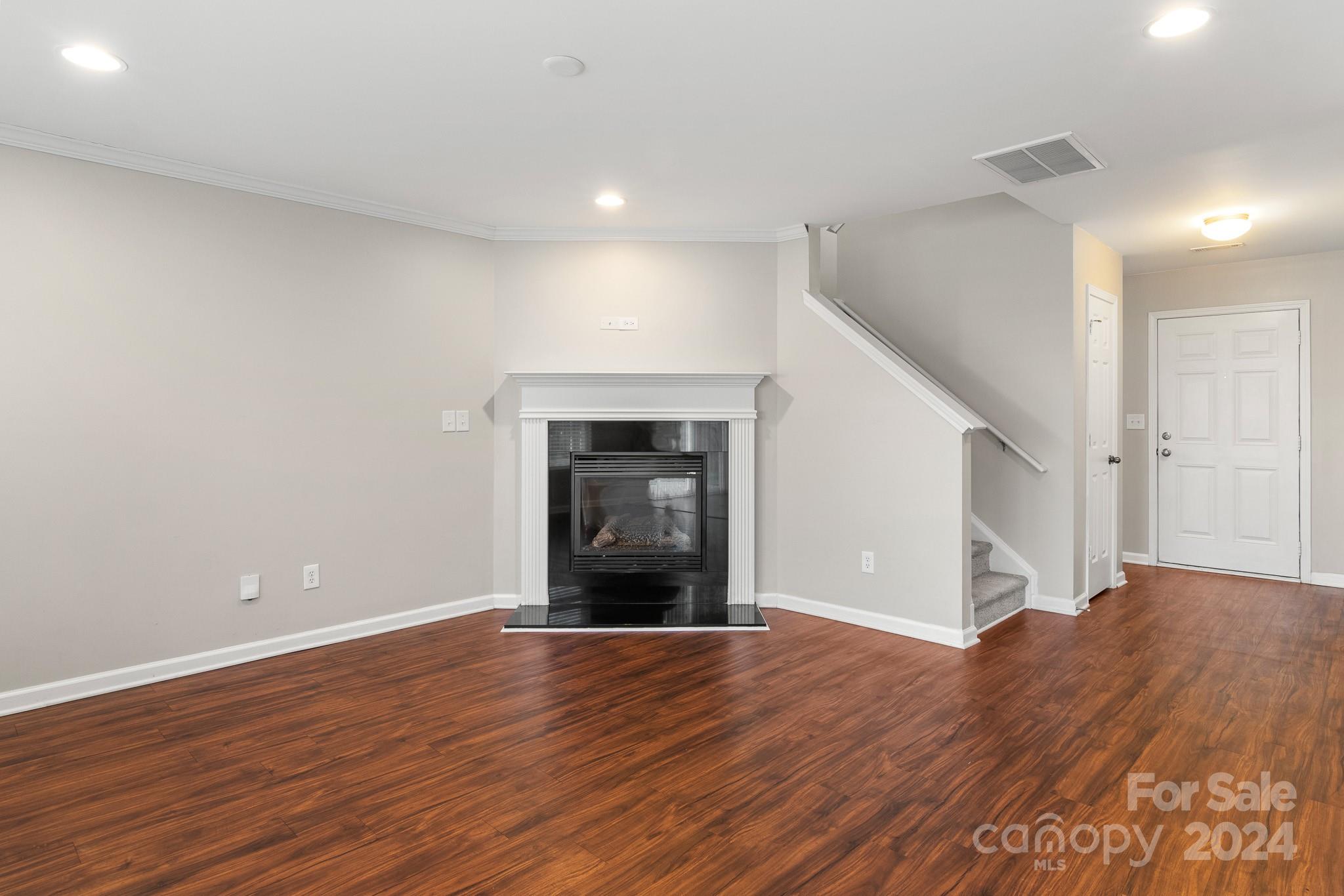 Hamilton Lakes - Residential