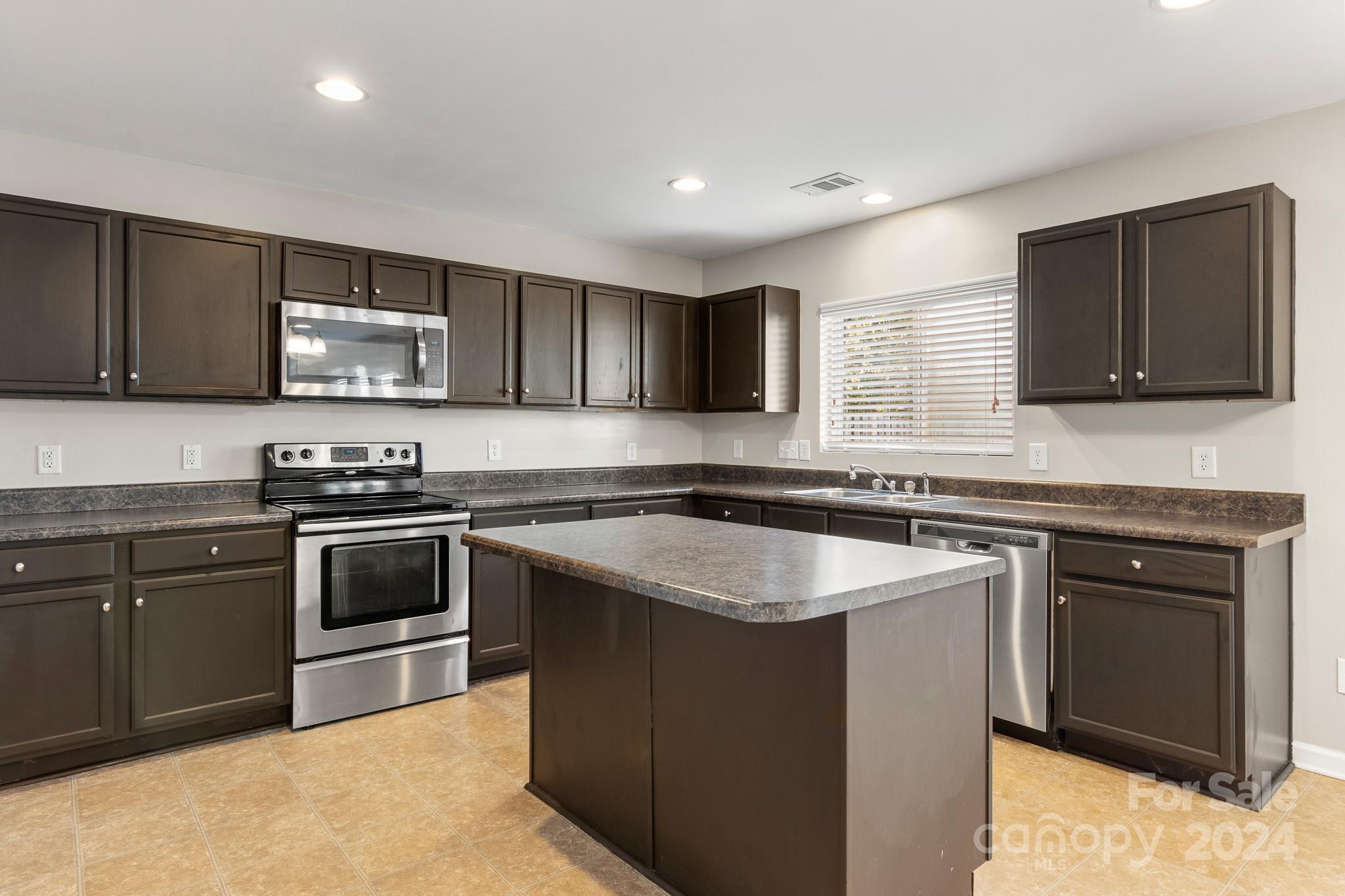 Hamilton Lakes - Residential