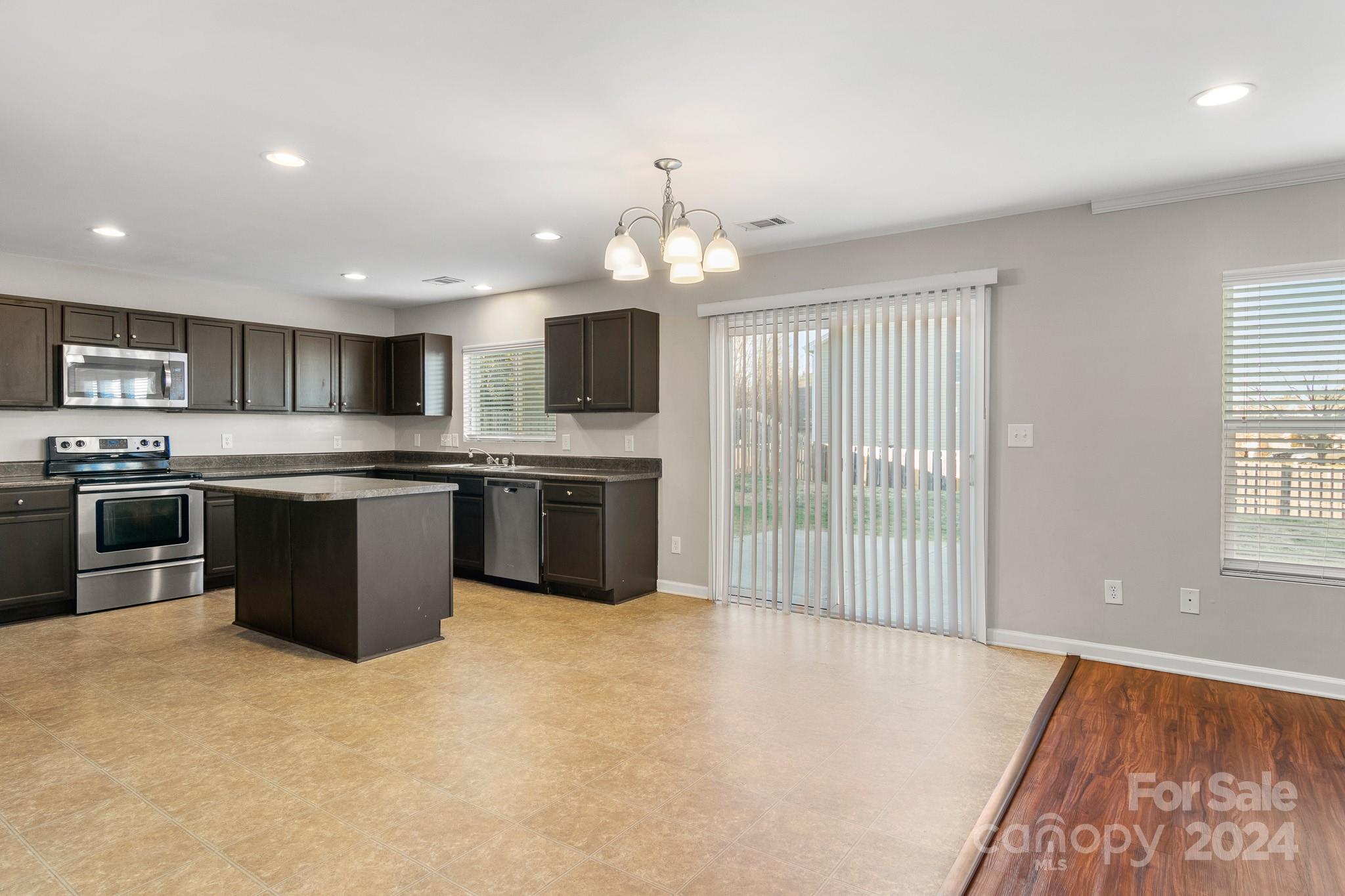 Hamilton Lakes - Residential