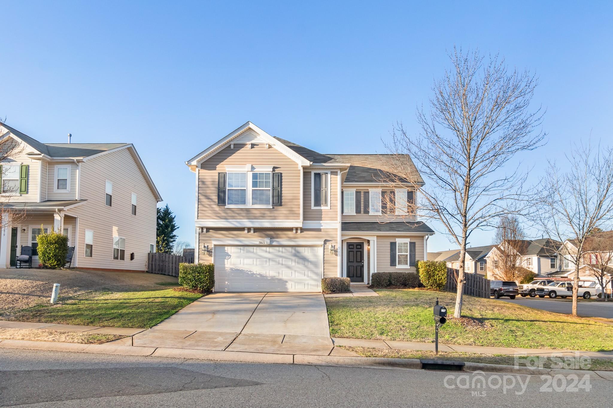 Hamilton Lakes - Residential