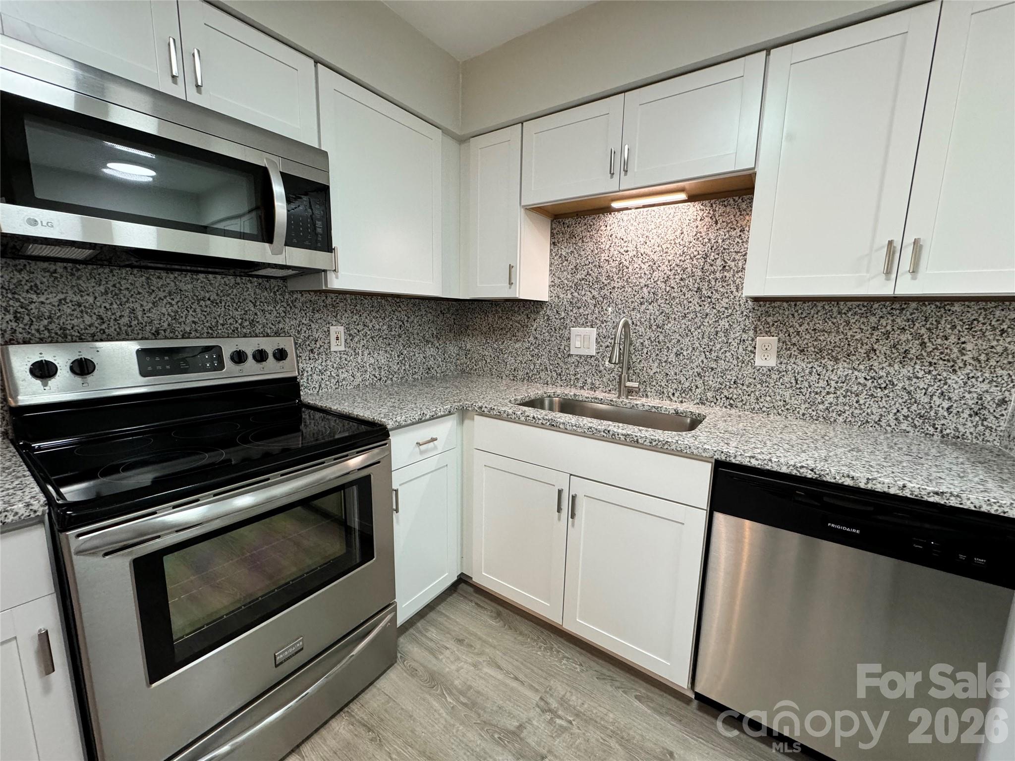 1906 Mereview Court 8