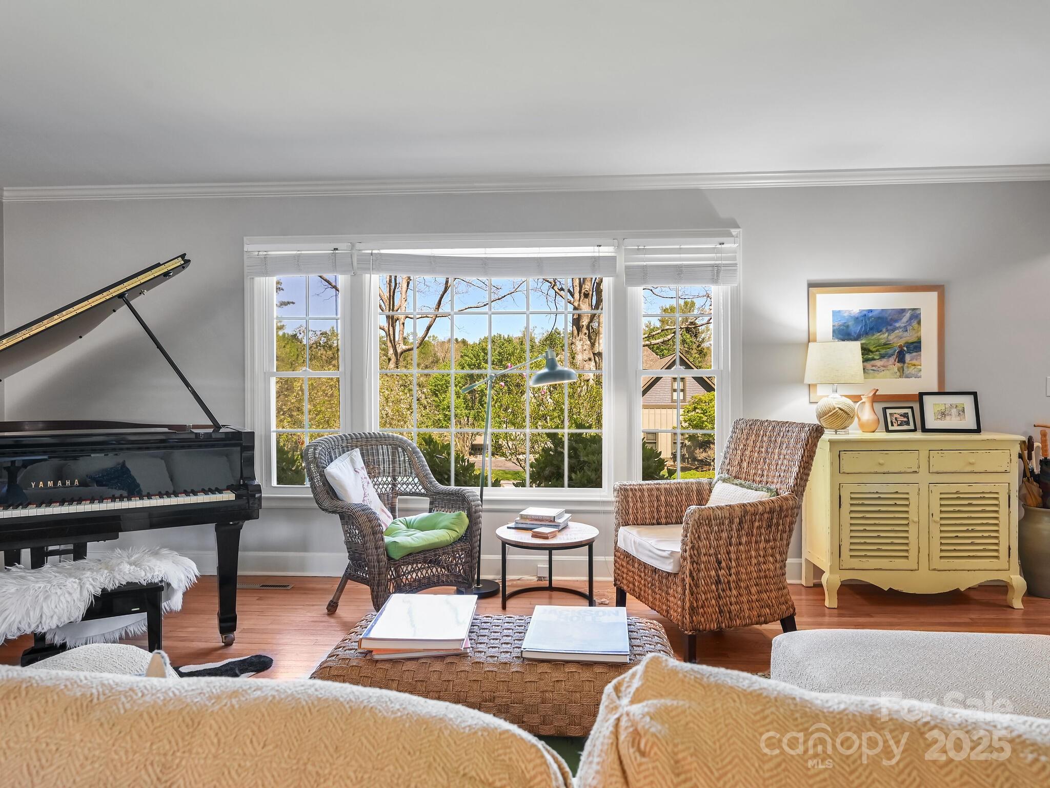 Hendersonville, North Carolina 28791, United States, 3 Bedrooms Bedrooms, ,2 BathroomsBathrooms,Residential,Under Contract,186258