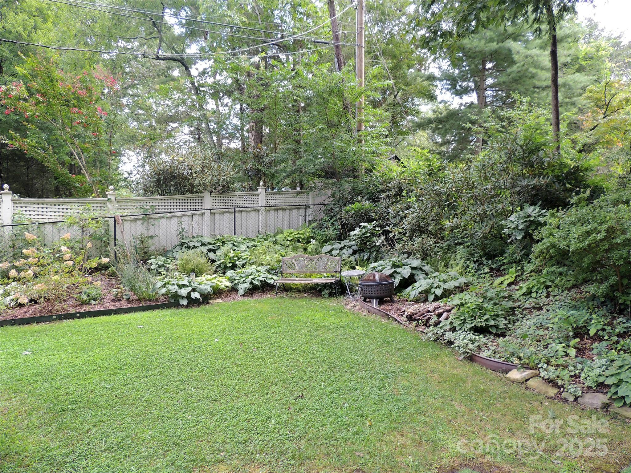 Hendersonville, North Carolina 28791, United States, 3 Bedrooms Bedrooms, ,2 BathroomsBathrooms,Residential,Under Contract,186258