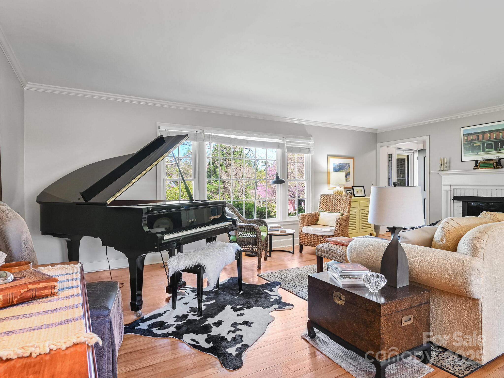 Hendersonville, North Carolina 28791, United States, 3 Bedrooms Bedrooms, ,2 BathroomsBathrooms,Residential,Under Contract,186258