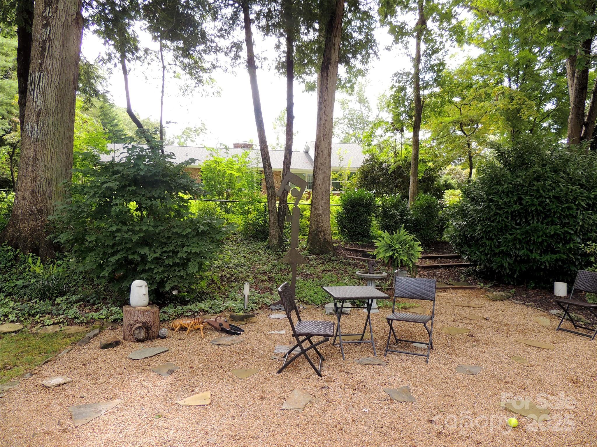 Hendersonville, North Carolina 28791, United States, 3 Bedrooms Bedrooms, ,2 BathroomsBathrooms,Residential,Under Contract,186258