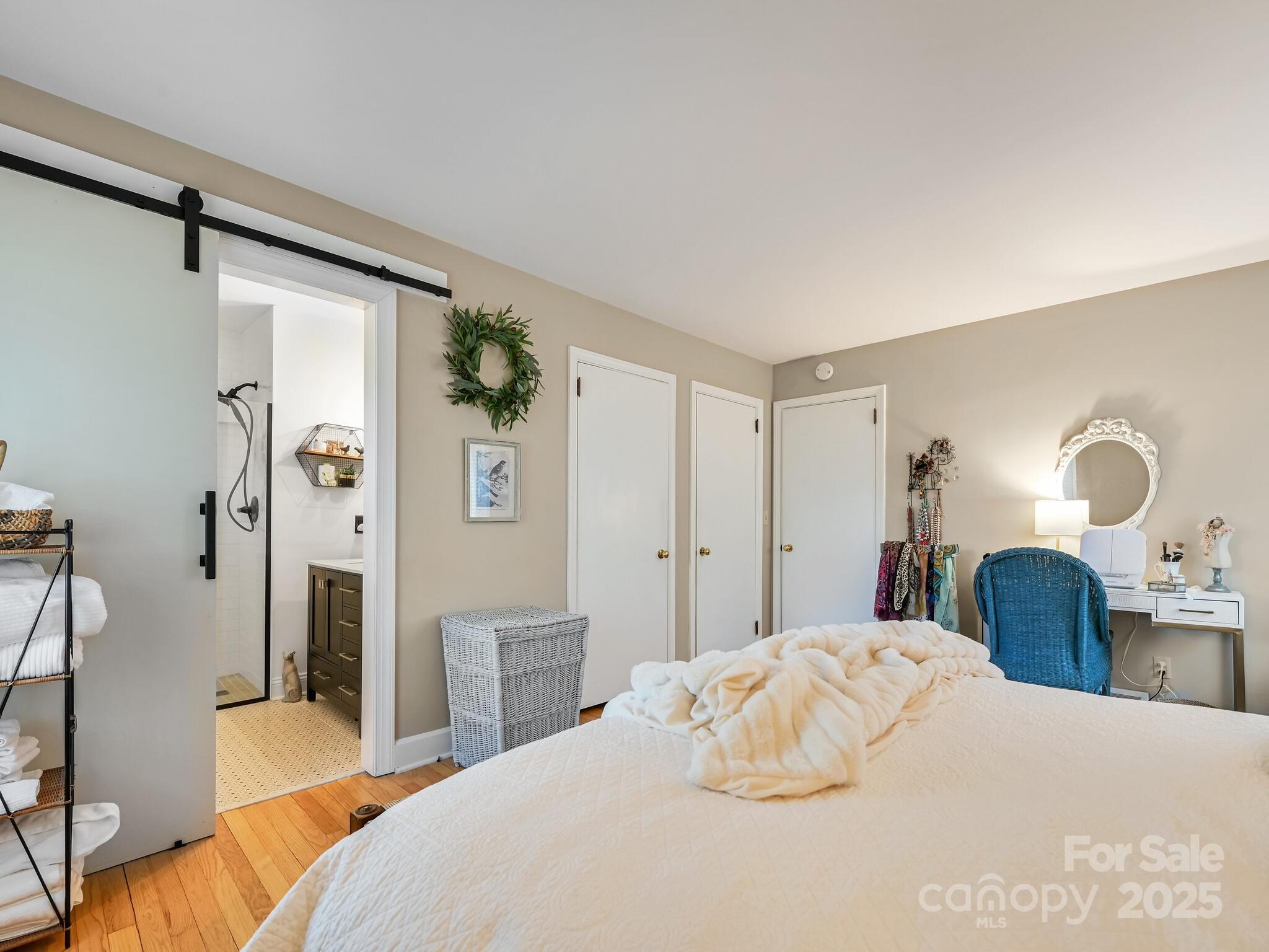 Hendersonville, North Carolina 28791, United States, 3 Bedrooms Bedrooms, ,2 BathroomsBathrooms,Residential,Under Contract,186258