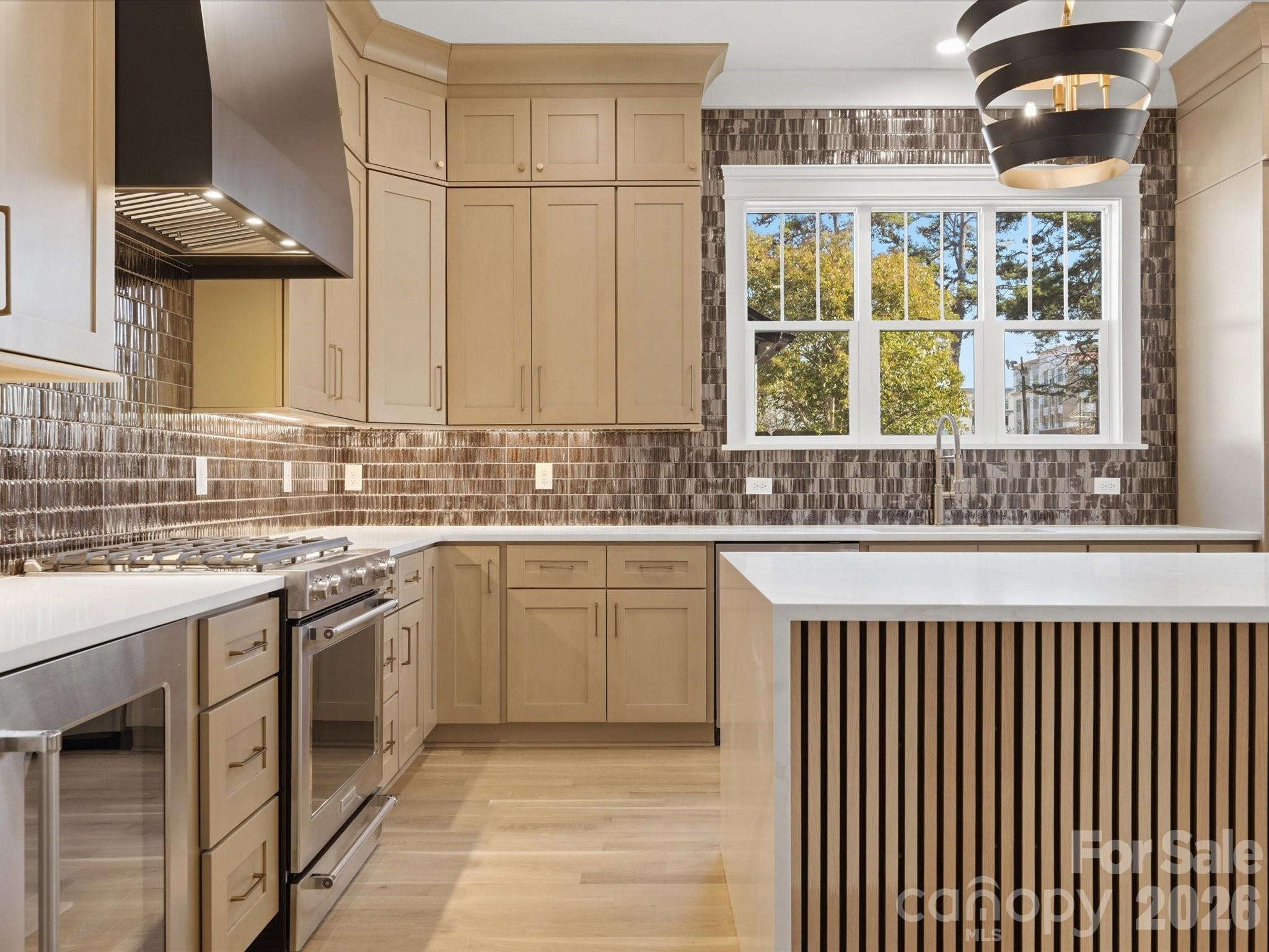 431 W Peterson Drive