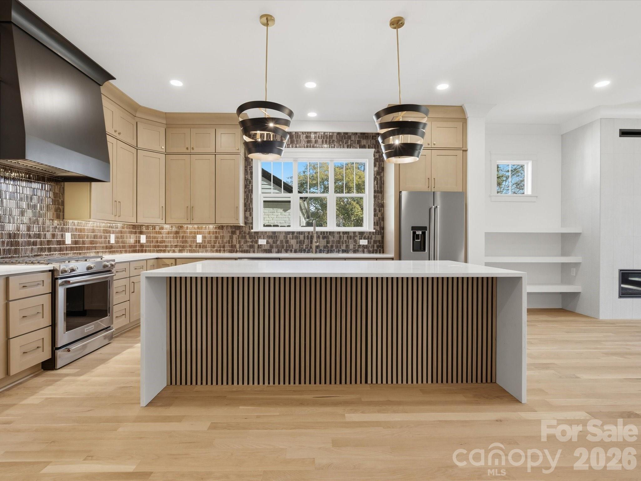 431 W Peterson Drive