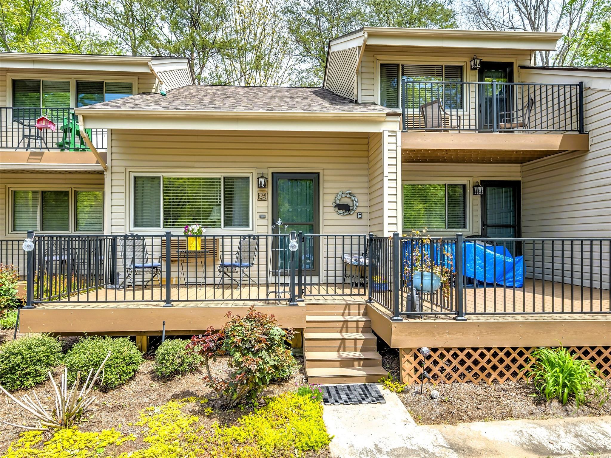 118 West Lake Drive N 204