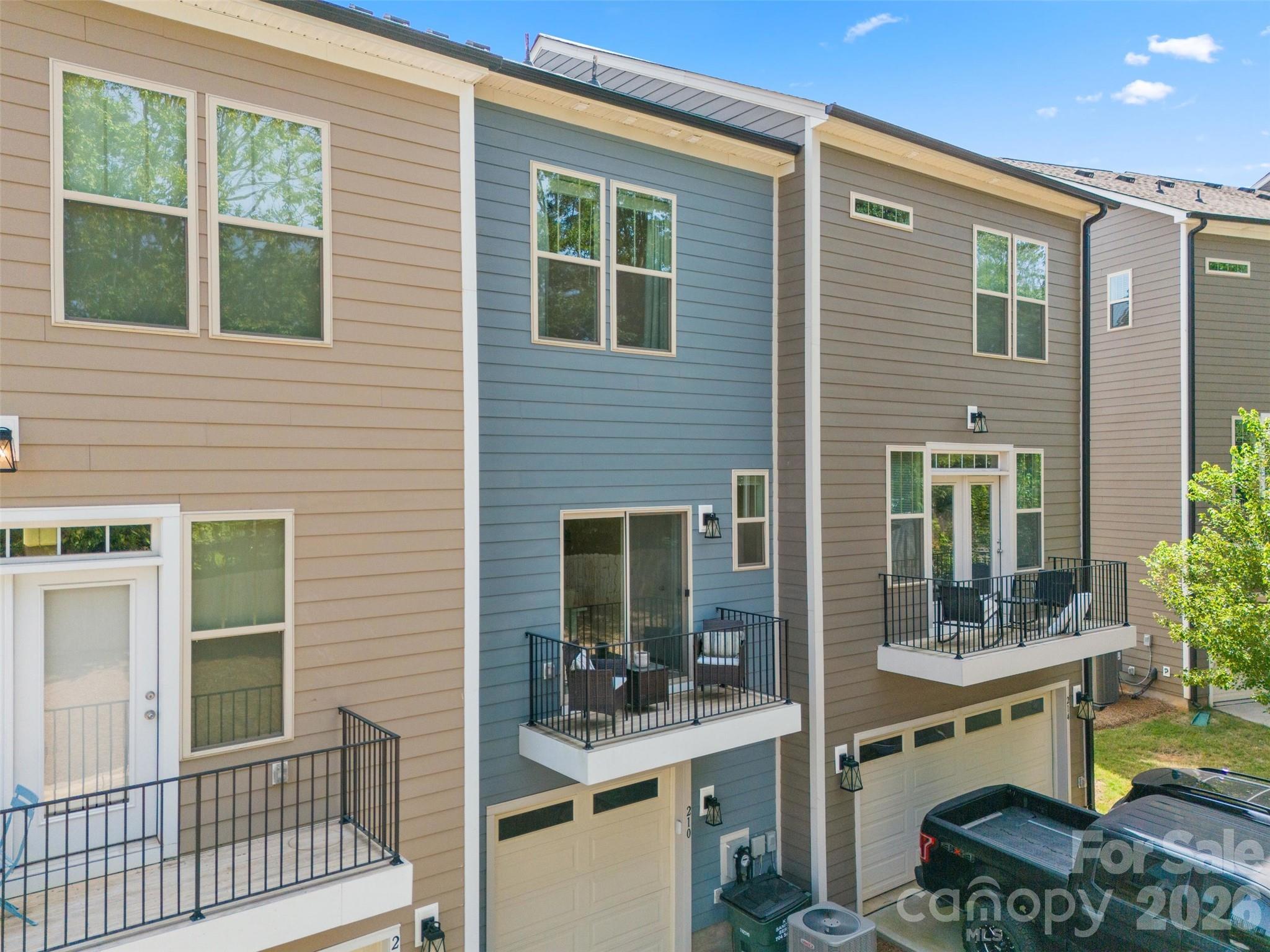 The Towns at Greenway - Residential