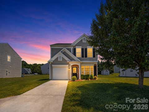 Photo of 10410 Roundleaf Drive, Charlotte, NC 28213 (MLS # 4378376)