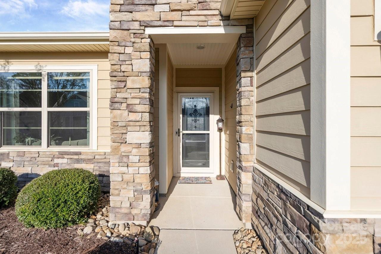 4979 Looking Glass Trail