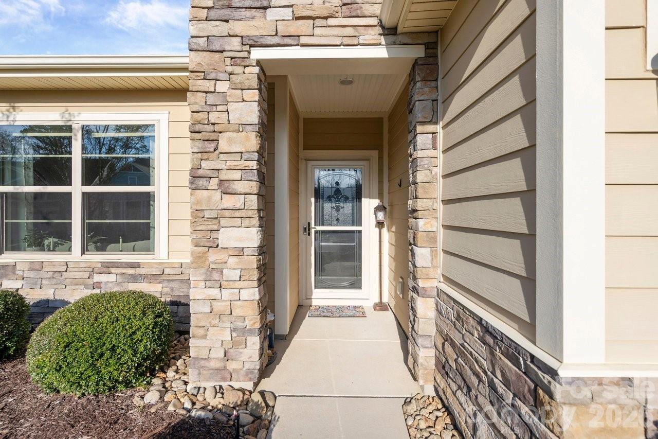 4979 Looking Glass Trail