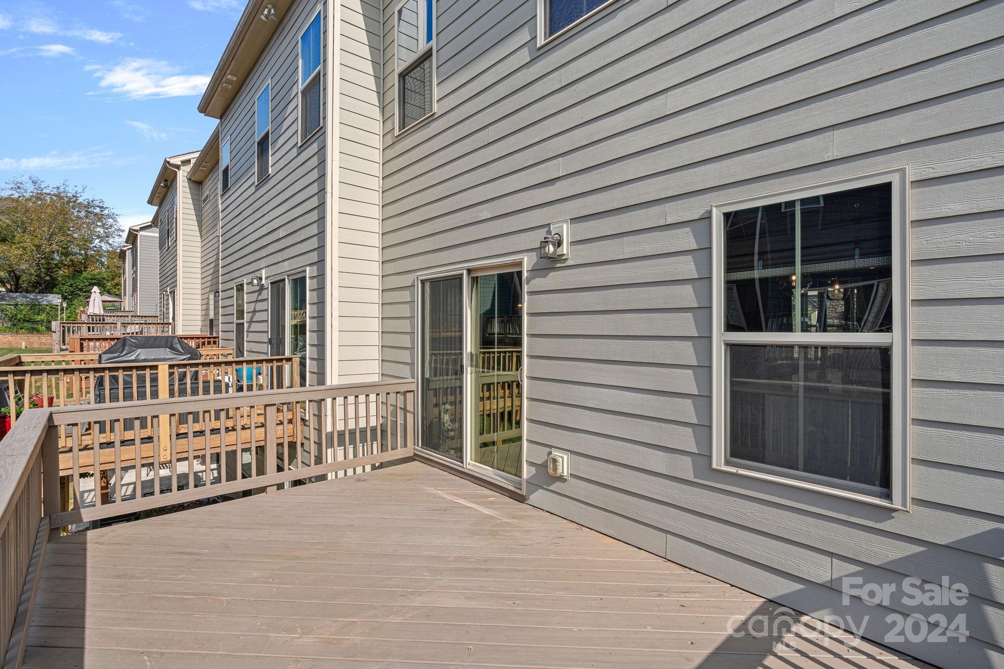 Townes of Oakhurst - Residential