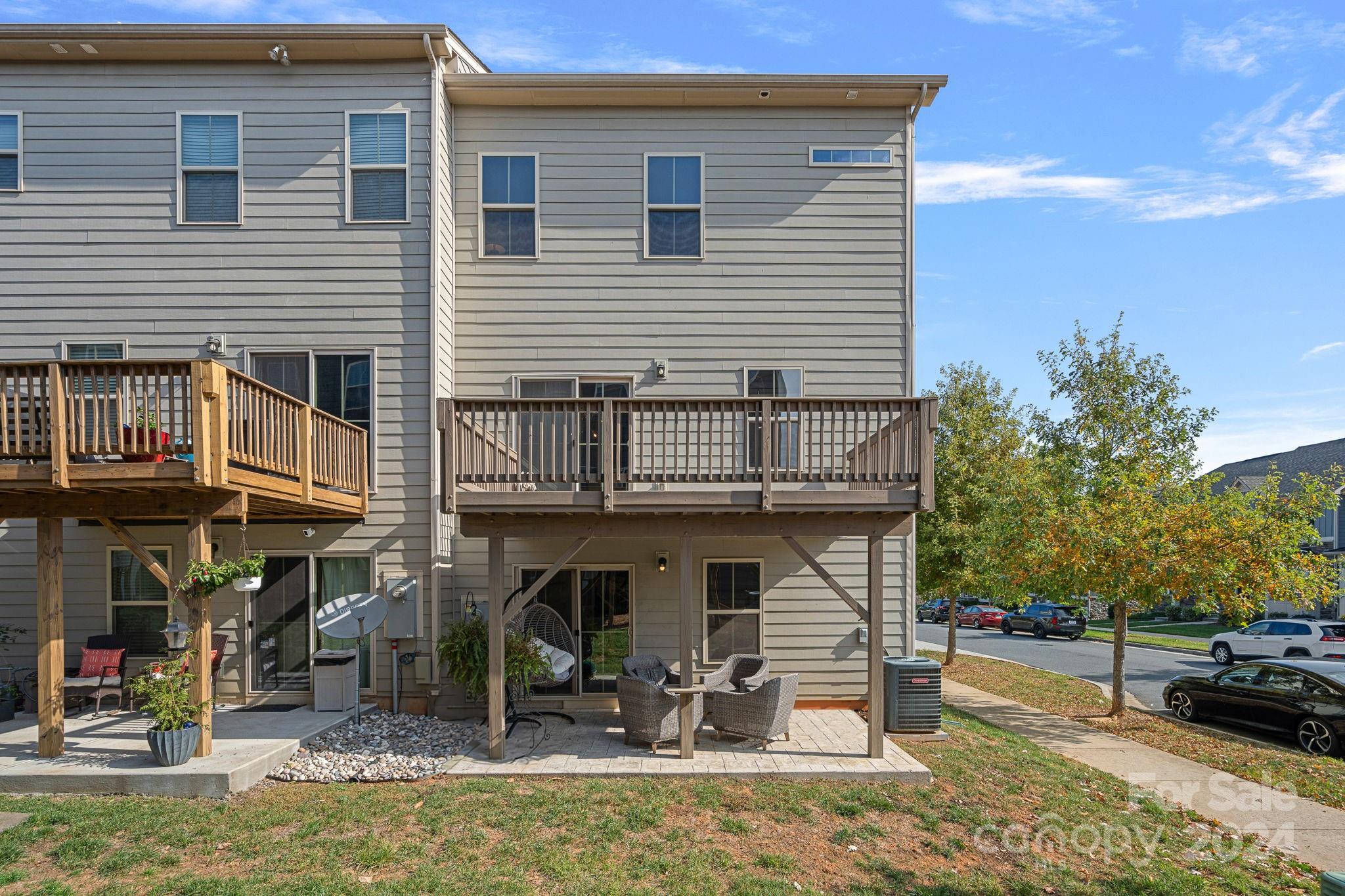 Townes of Oakhurst - Residential