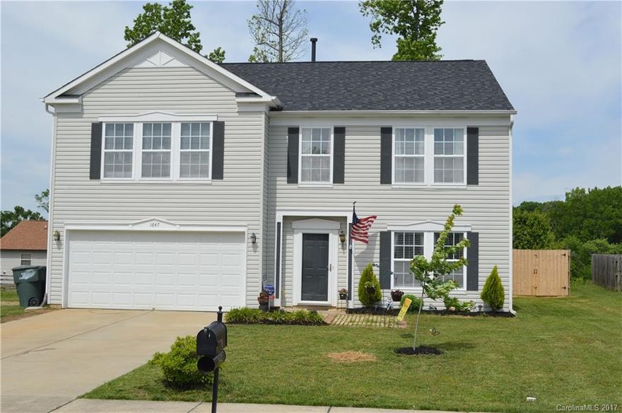 Priced for quick Sale! Mt. Pleasant middle/High Schools! Over 2600 HLA! 3BR 2.5BA. Spacious Kitchen w/ stainless appliances, walk in pantry, & huge dining room great for farm style table! Great room on main & sep. den/rec room upstairs. Oversized Master w/ Large windows to allow plenty of sunlight! Master BA w/ Garden tub & large walk in closet. 2nd & 3rd Br's are large w/ walk in closets. Addt'l utility/storage room. Custom deck great for entertaining & privacy fenced yard. Awesome Location!